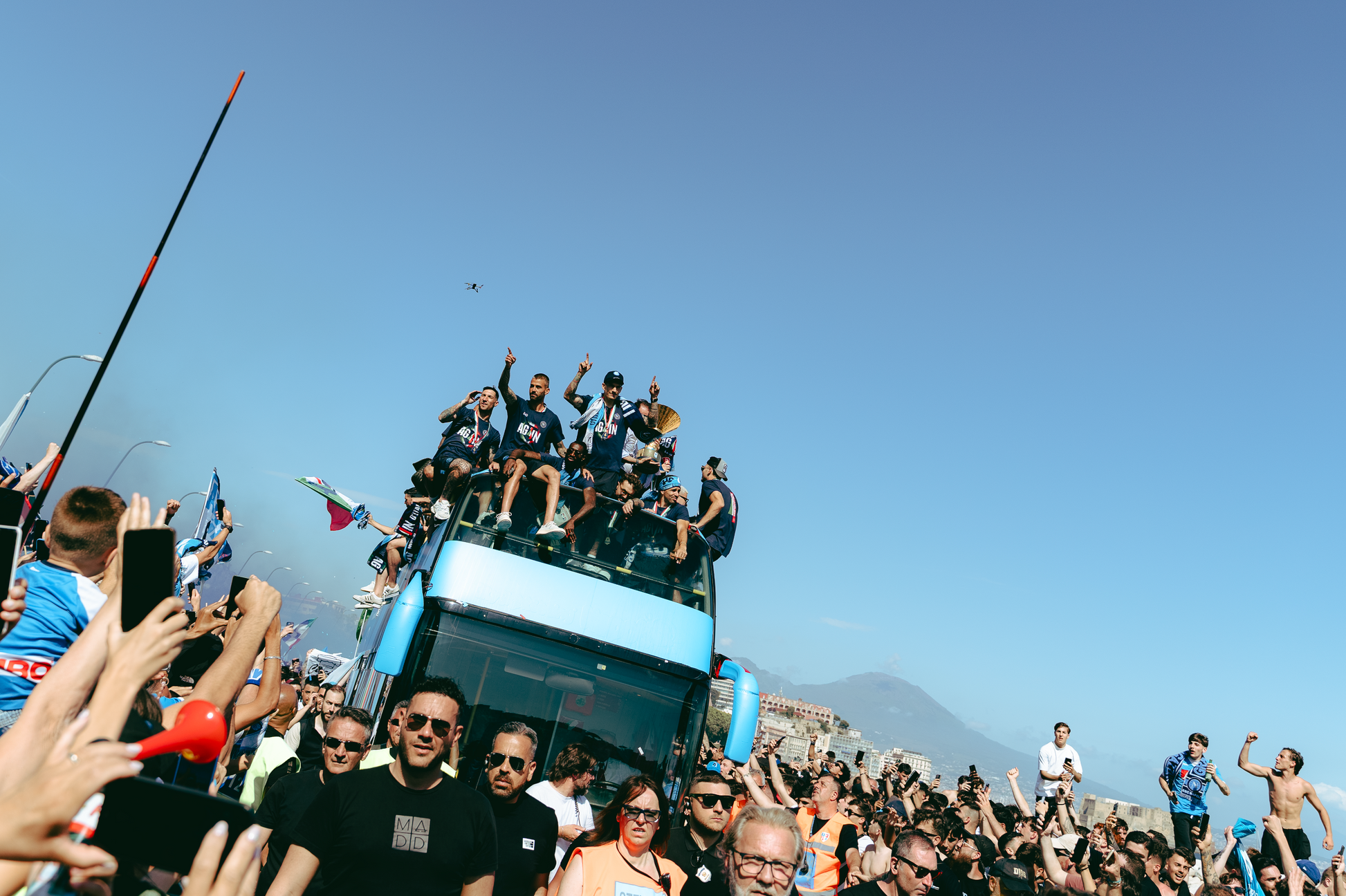 SOTTO L'OMBRA DEL VESUVIO